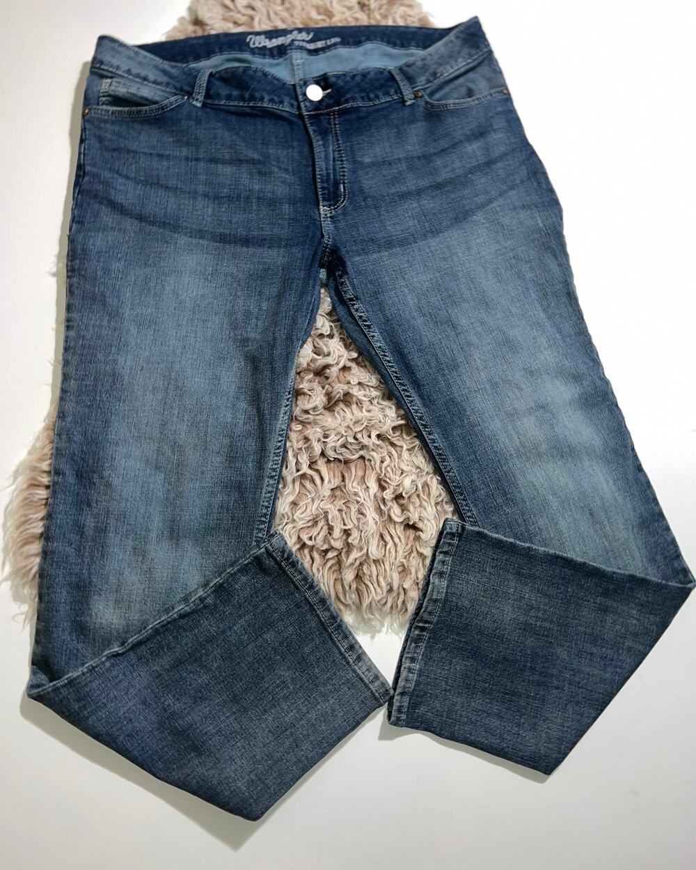 Wrangler women’s straight leg blue jeans
